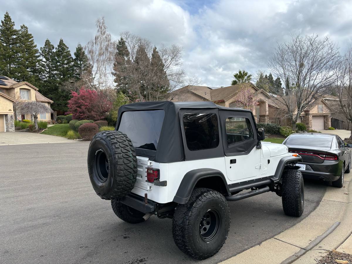 Jeep-Wrangler-yj-1994-white-270369-1