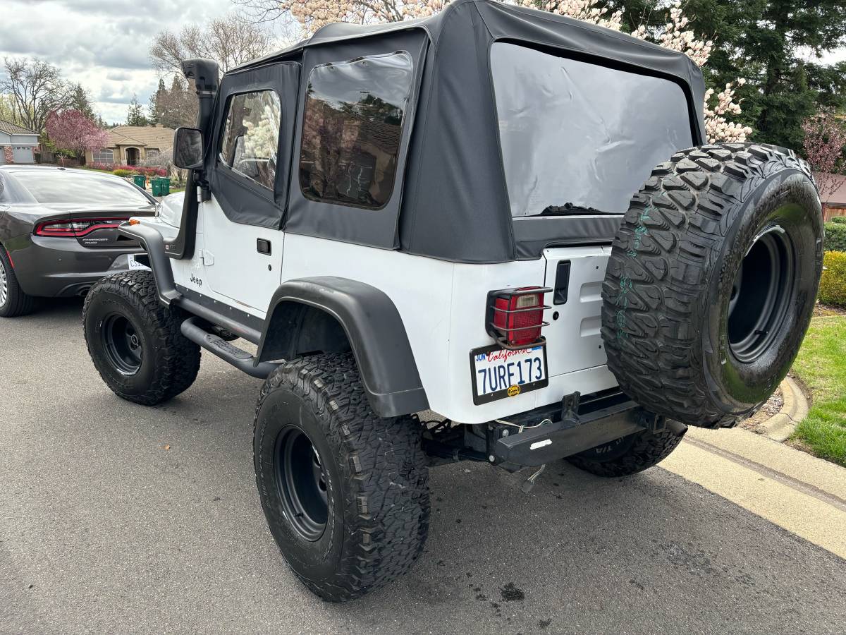 Jeep-Wrangler-yj-1994-white-270369-3