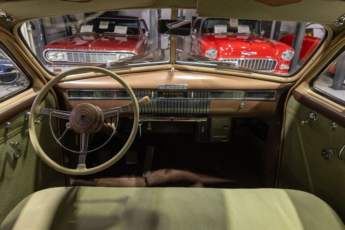 LaSalle-Series-52-Special-Coupe-Coupe-1940-Black-Tan-56329-2