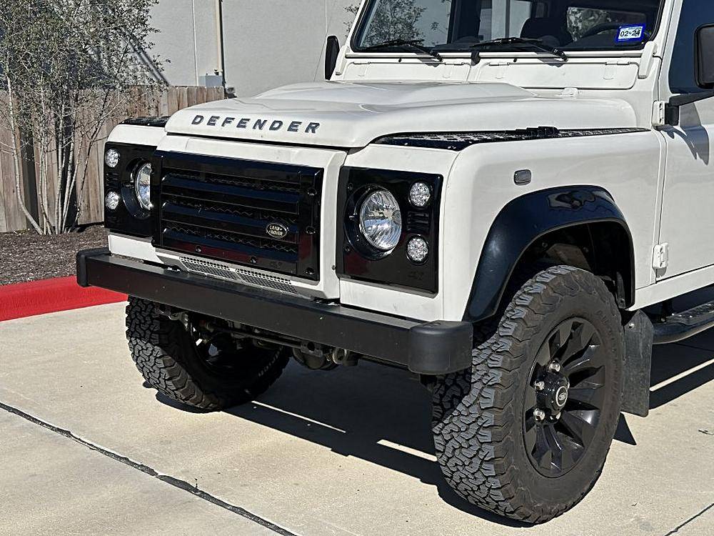 Land-rover-Defender-110-1990-white-1432-2