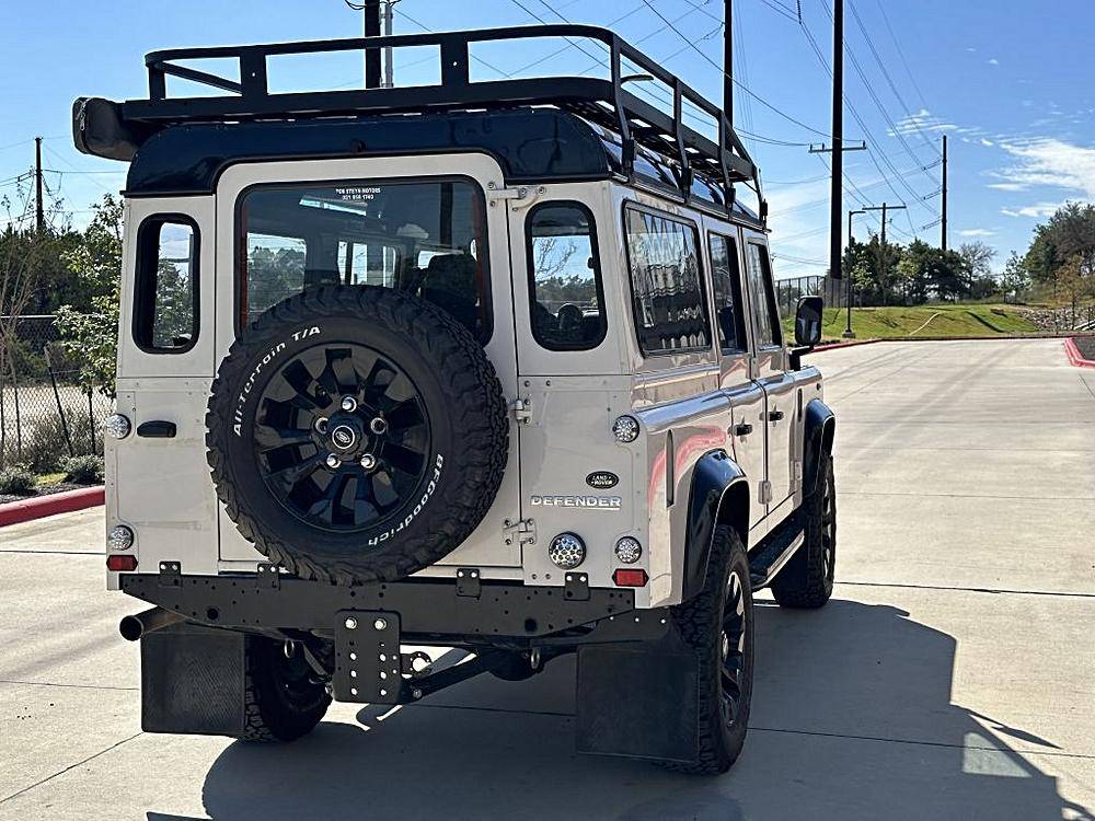 Land-rover-Defender-110-1990-white-1432-7