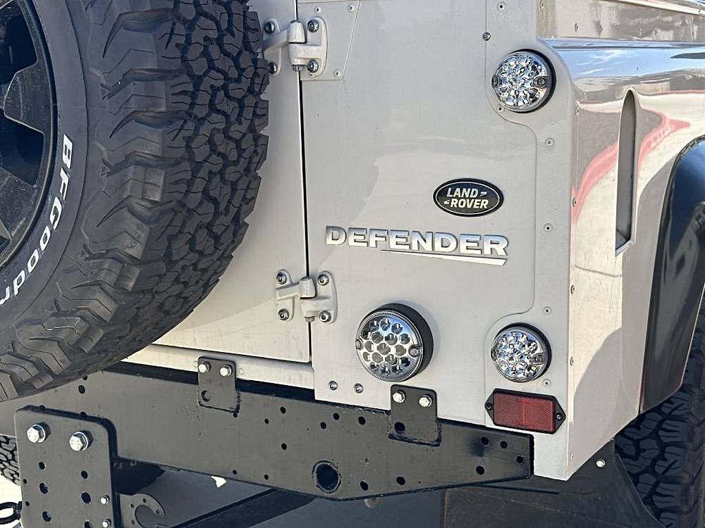 Land-rover-Defender-110-1990-white-1432-8