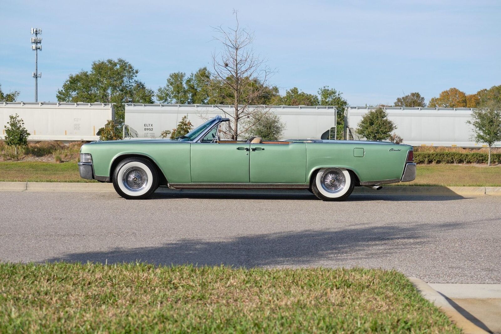 Lincoln-Continental-1965-Green-Tan-155662-1