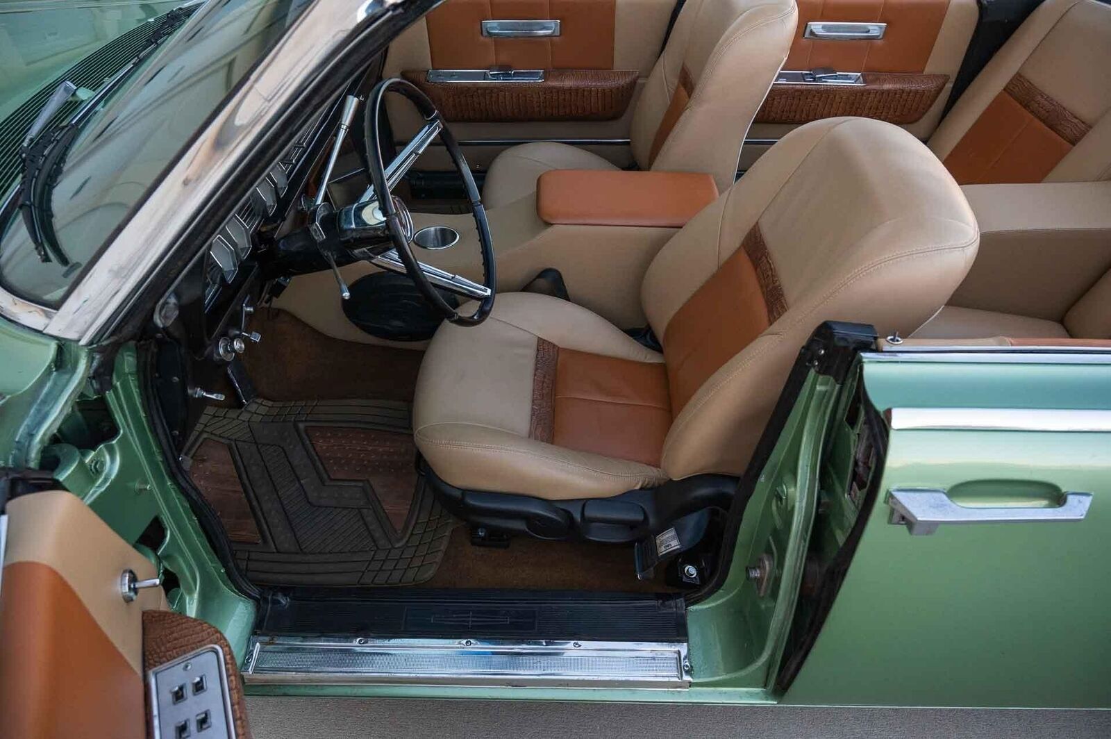 Lincoln-Continental-1965-Green-Tan-155662-28