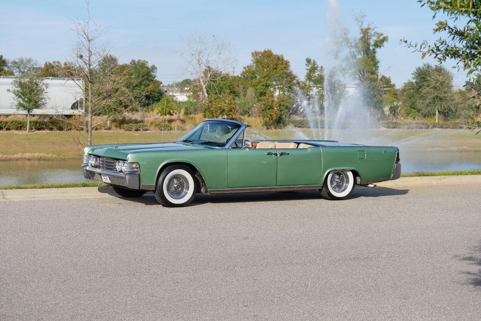 Lincoln-Continental-1965-Green-Tan-155662-4