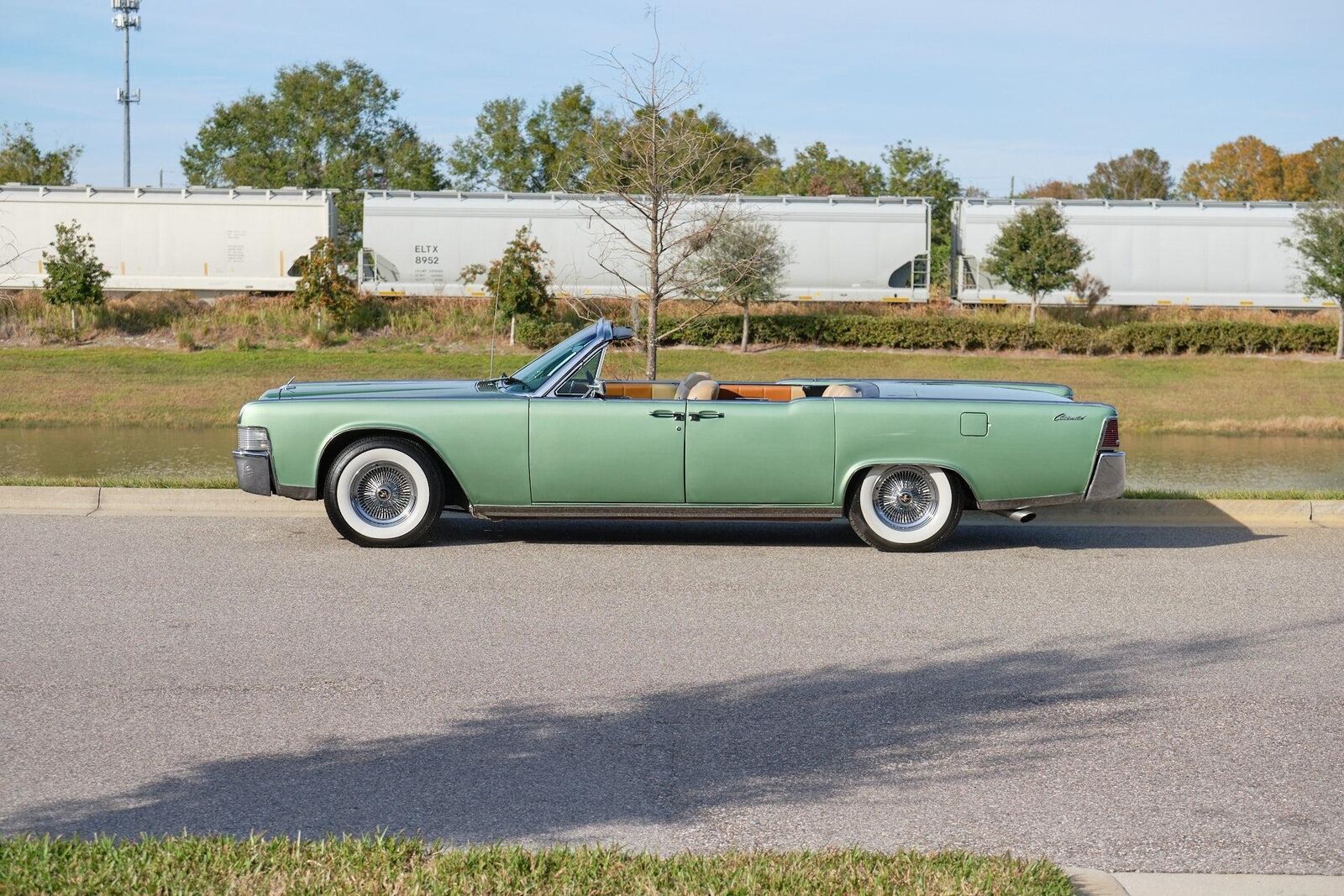 Lincoln-Continental-1965-Green-Tan-155662-5