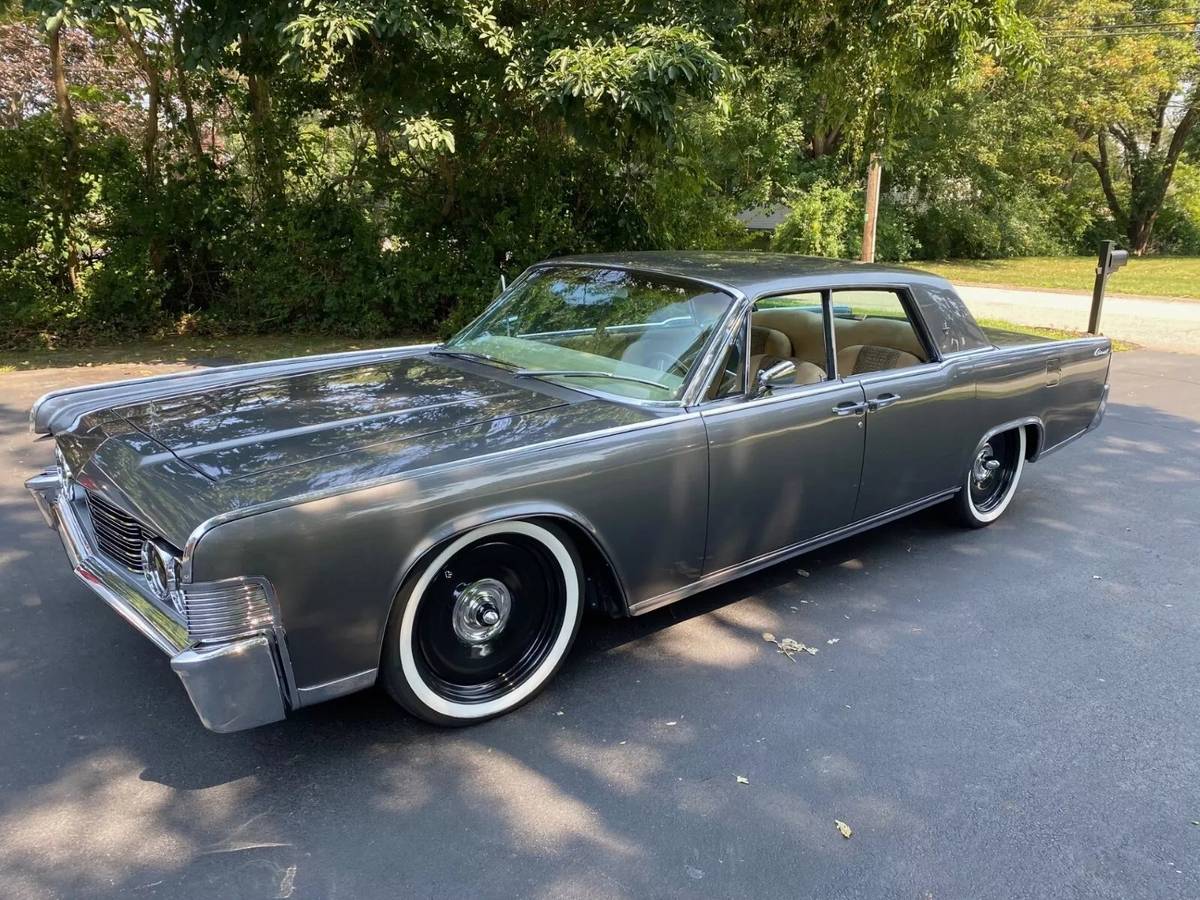 Lincoln-Continental-1965-grey-805-1