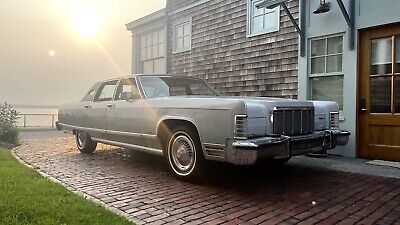 Lincoln-Continental-1976-Grey-93342-1