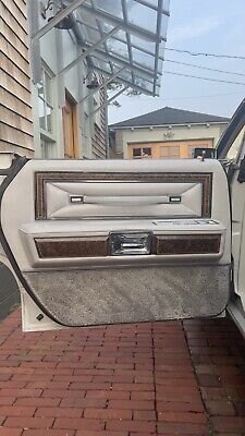 Lincoln-Continental-1976-Grey-93342-29