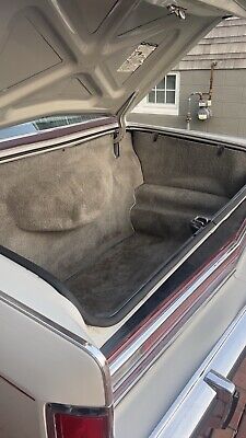 Lincoln-Continental-1976-Grey-93342-30