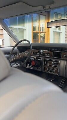 Lincoln-Continental-1976-Grey-93342-34