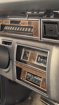 Lincoln-Continental-1976-Grey-93342-35