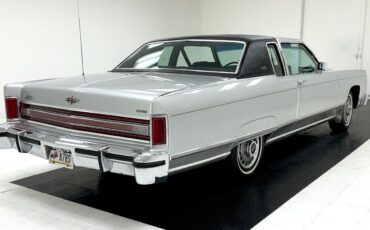 Lincoln-Continental-1976-Silver-Black-123865-4