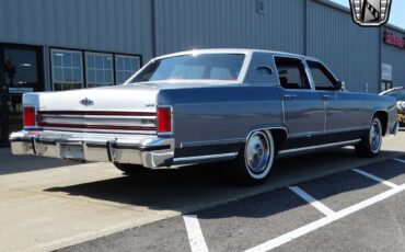 Lincoln-Continental-1979-Gray-Red-100669-7