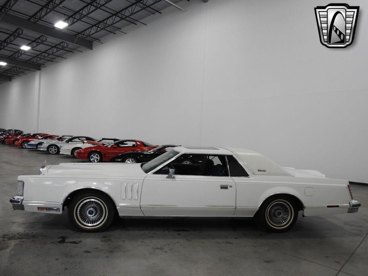 Lincoln-Continental-1979-White-Blue-82516-4