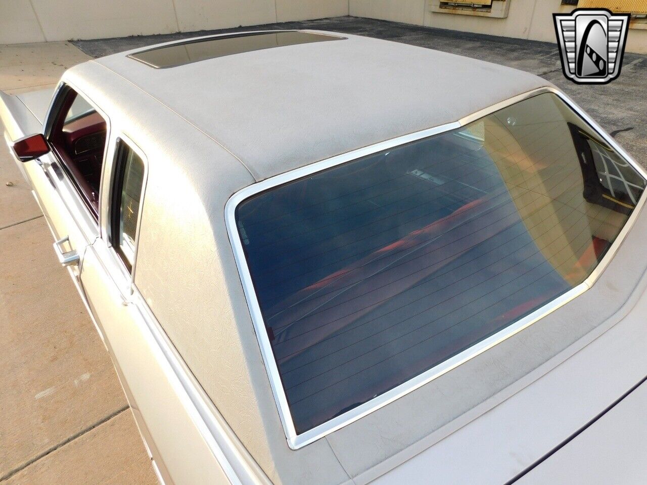 Lincoln-Continental-Coupe-1976-Silver-Red-72231-7