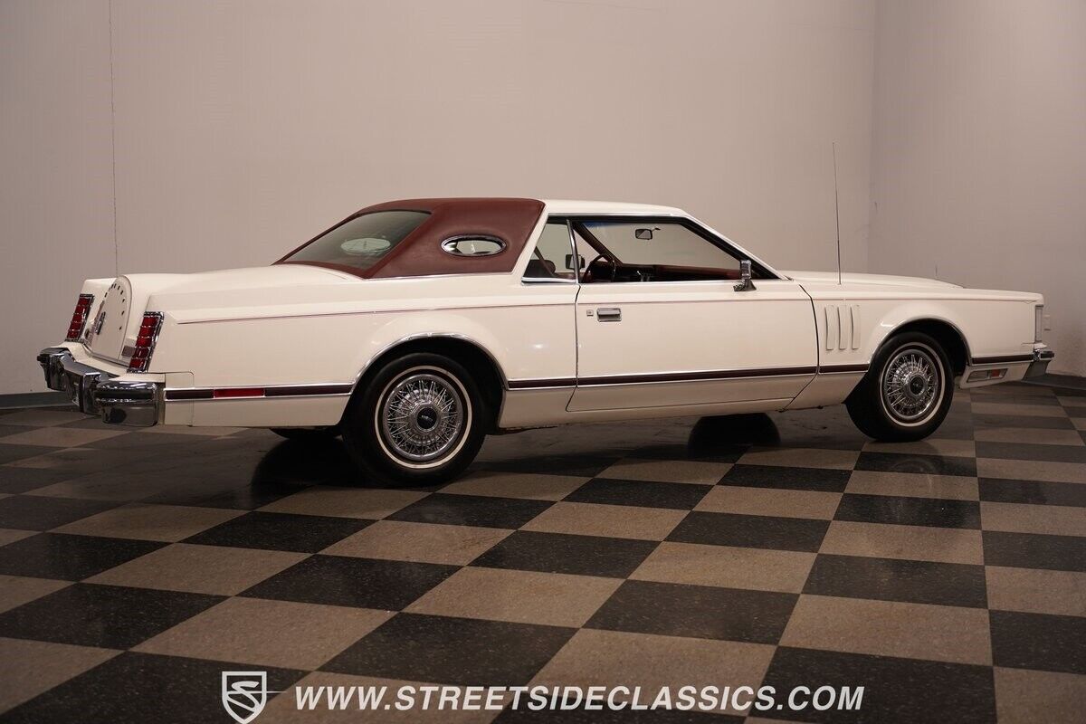 Lincoln-Continental-Coupe-1977-White-Red-122032-16