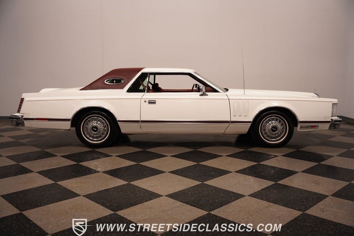 Lincoln-Continental-Coupe-1977-White-Red-122032-17