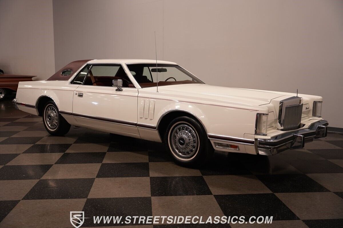 Lincoln-Continental-Coupe-1977-White-Red-122032-19