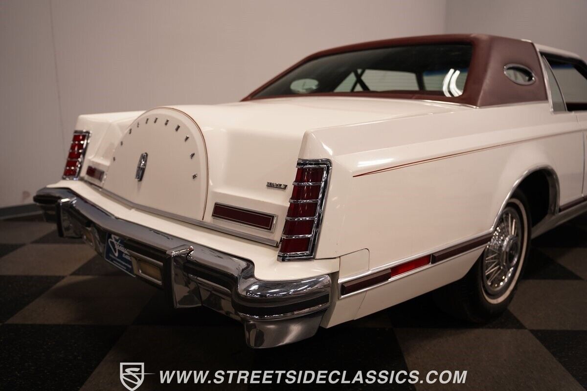 Lincoln-Continental-Coupe-1977-White-Red-122032-30