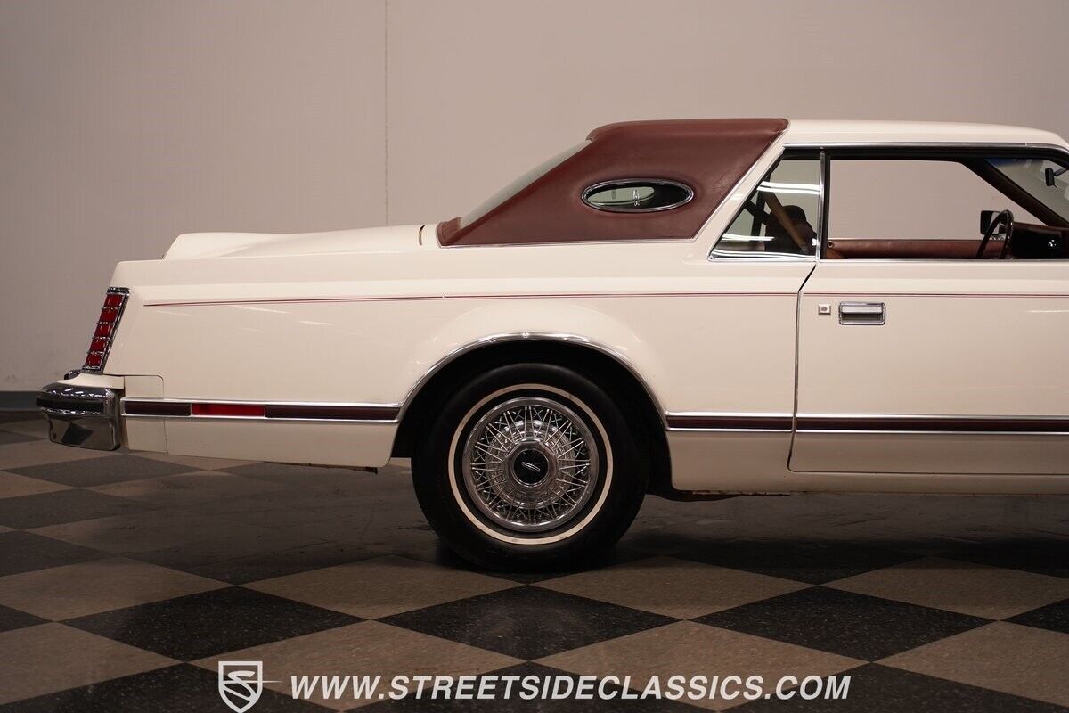 Lincoln-Continental-Coupe-1977-White-Red-122032-32