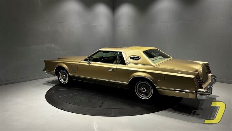 Lincoln-Continental-Coupe-1978-Gold-Gold-128825-3