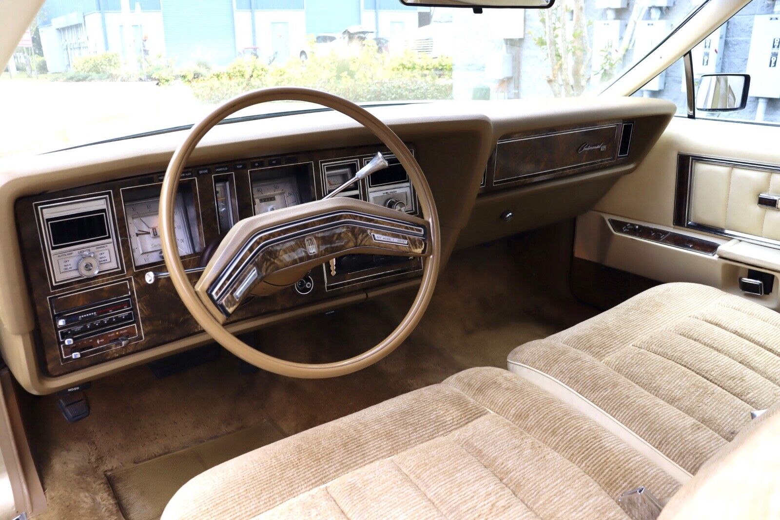 Lincoln-Continental-Coupe-1979-Gold-Gold-92077-15