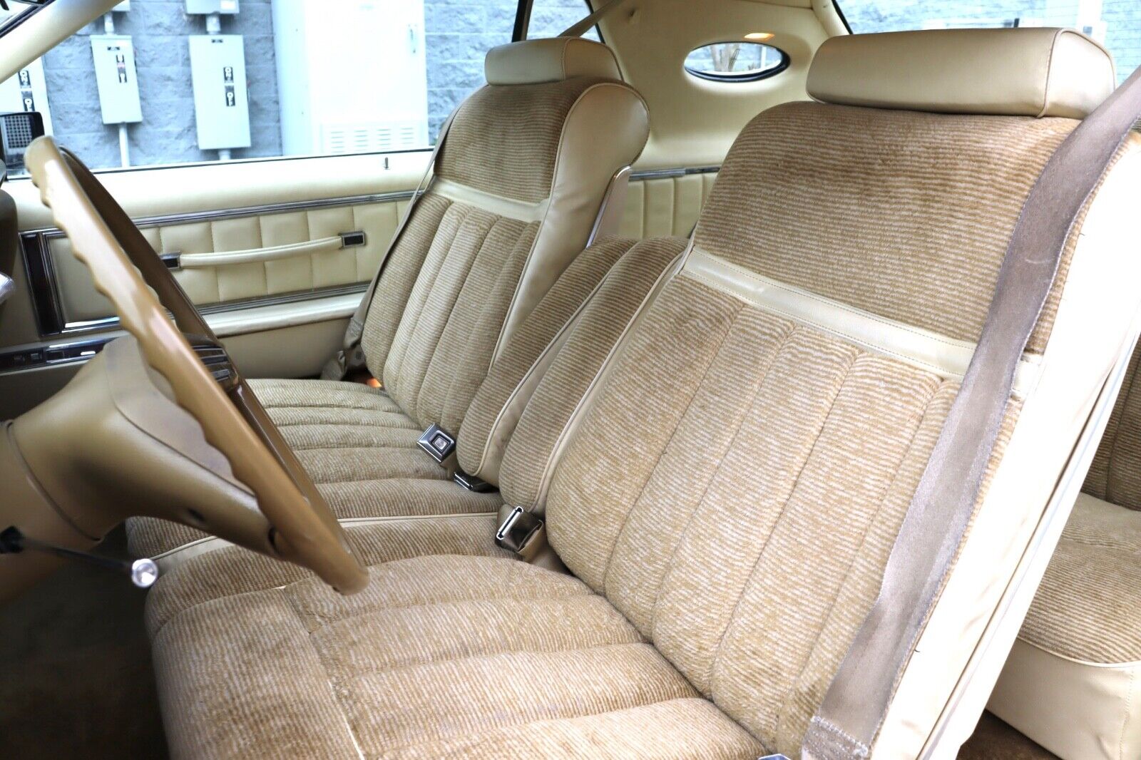 Lincoln-Continental-Coupe-1979-Gold-Gold-92077-16