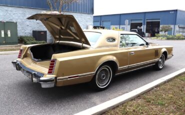 Lincoln-Continental-Coupe-1979-Gold-Gold-92077-27