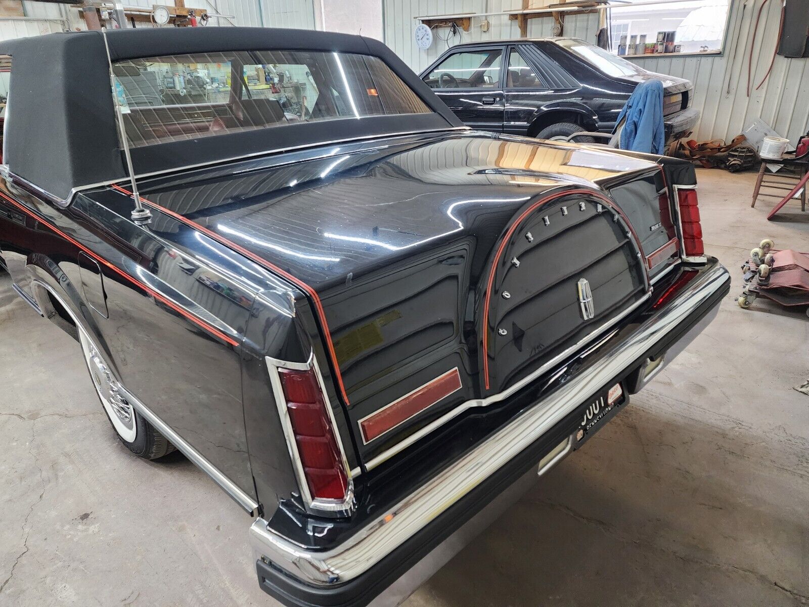 Lincoln-Continental-Coupe-1981-Black-Red-16093-1