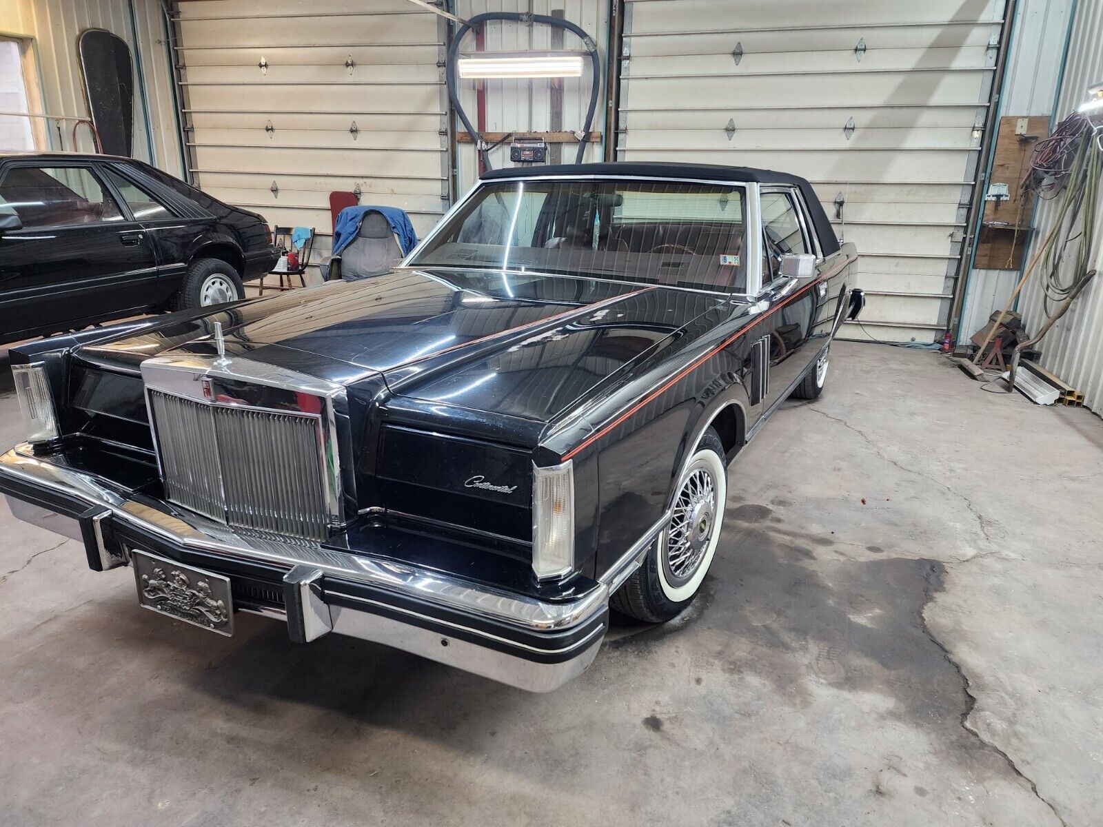 Lincoln-Continental-Coupe-1981-Black-Red-16093-4