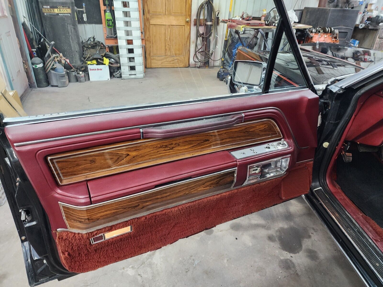 Lincoln-Continental-Coupe-1981-Black-Red-16093-7