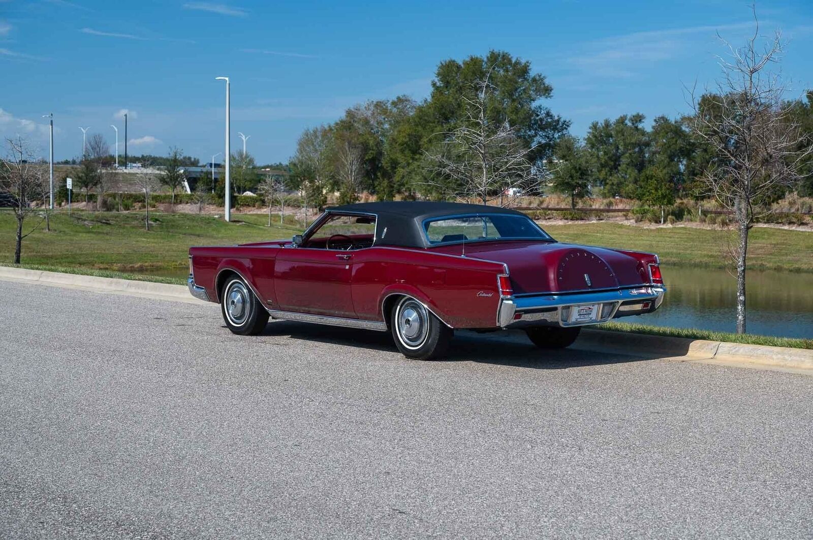 Lincoln-Continental-Mark-III-1970-Burgundy-Maroon-24748-3