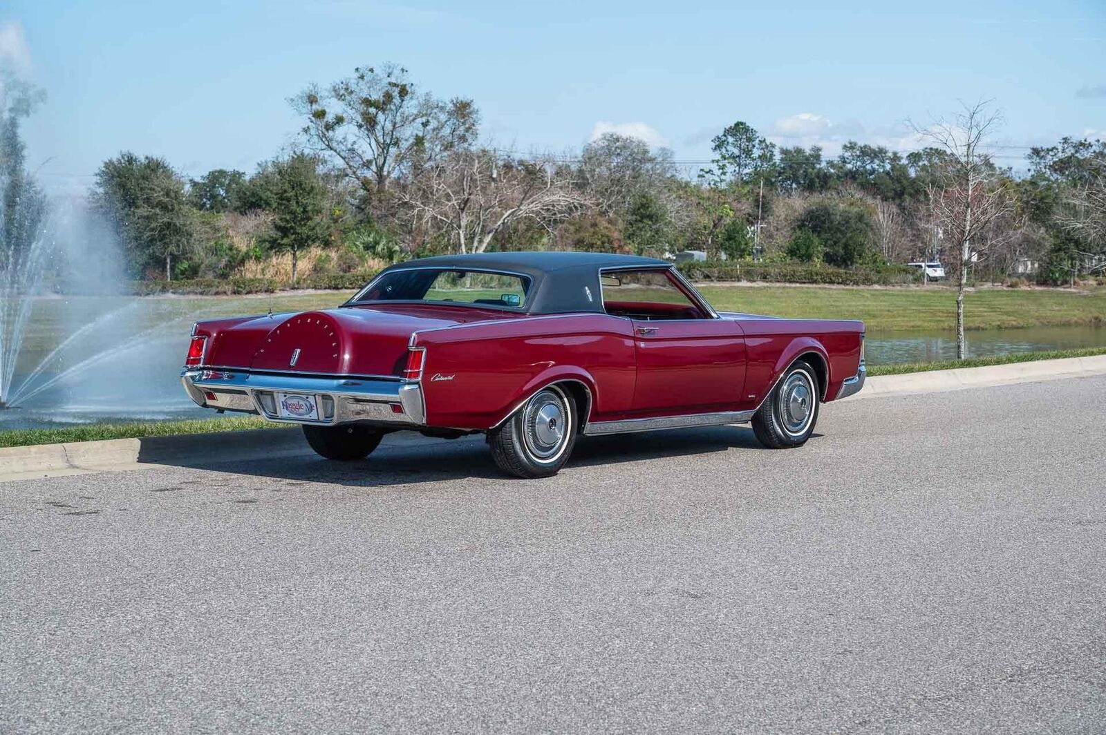 Lincoln-Continental-Mark-III-1970-Burgundy-Maroon-24748-5