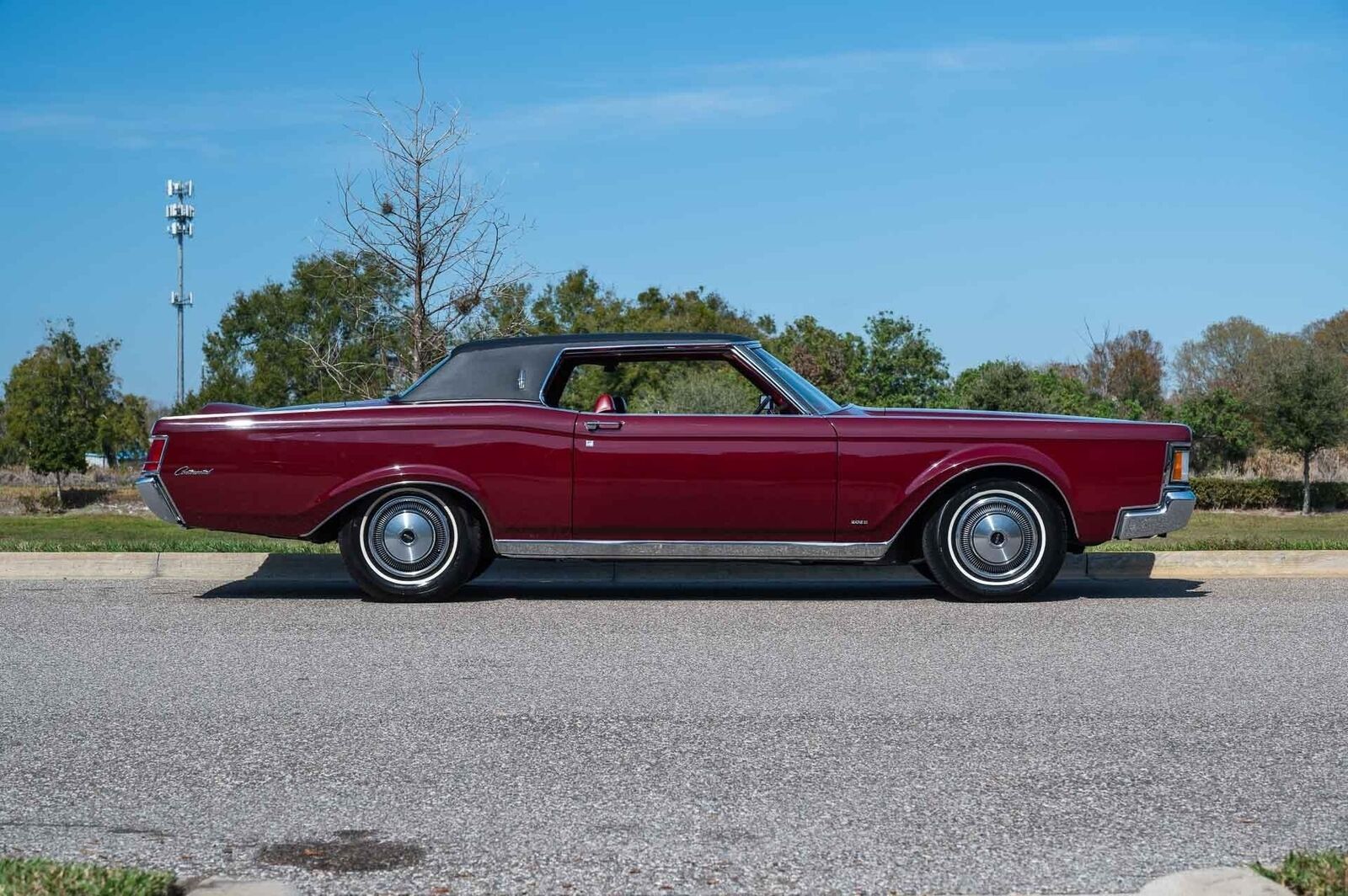 Lincoln-Continental-Mark-III-1970-Burgundy-Maroon-24748-6