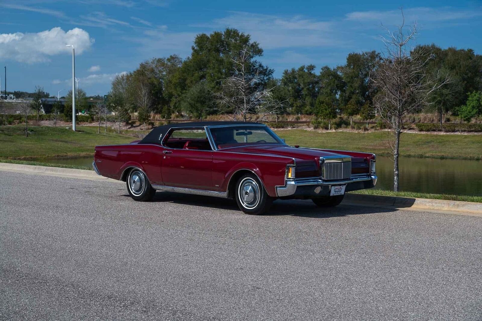 Lincoln-Continental-Mark-III-1970-Burgundy-Maroon-24748-8