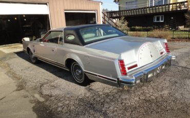 Lincoln-Continental-mark-v-1978-silver-67592-6