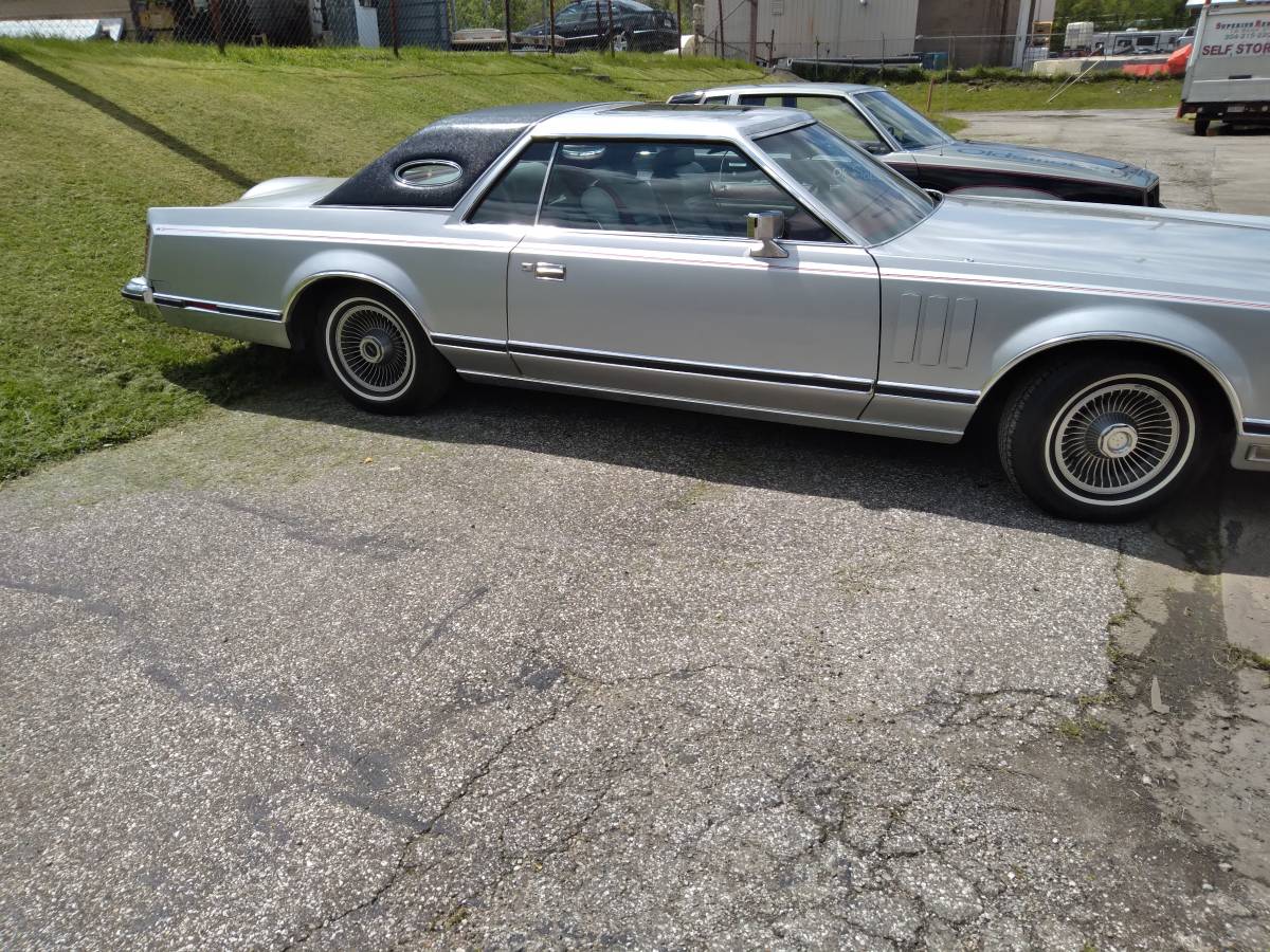 Lincoln-Continental-mark-v-1978-silver-67592