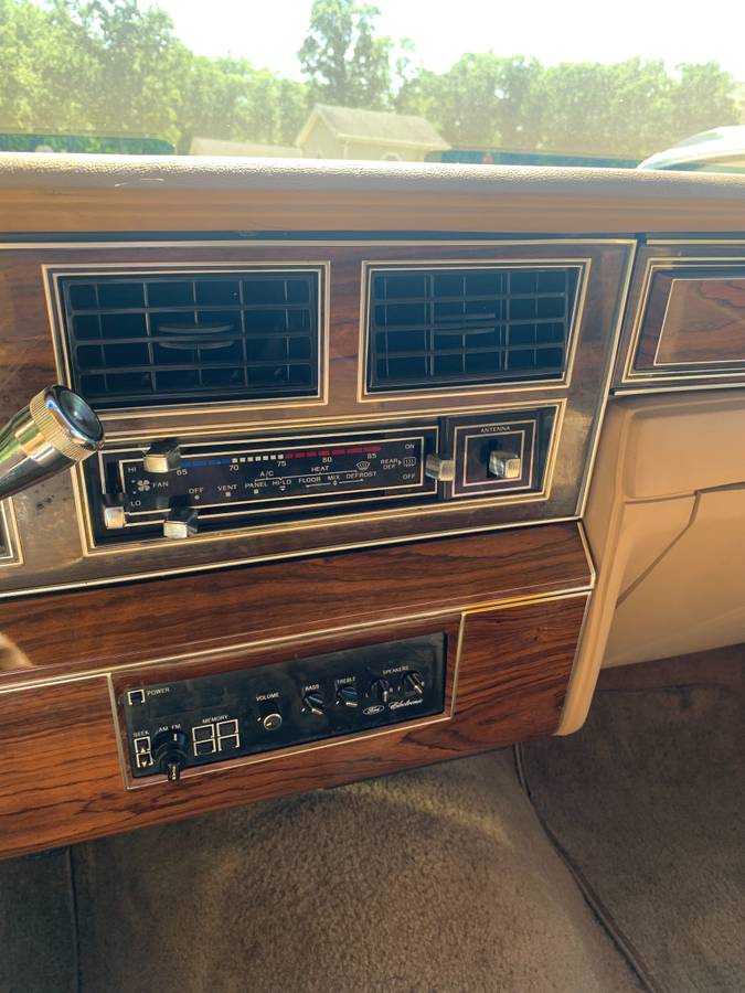 Lincoln-Continental-mark-vi-1983-82076-14