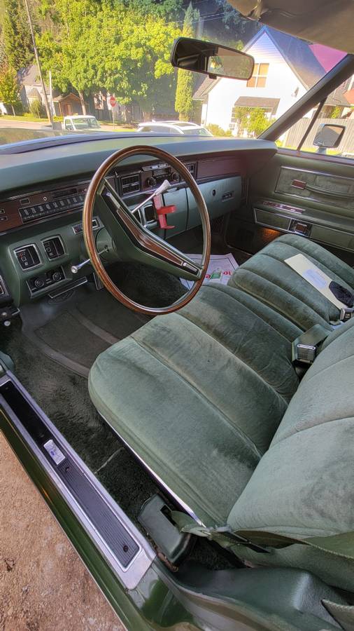 Lincoln-Continental-town-car-1974-green-136002-1