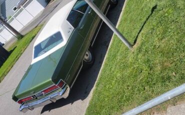 Lincoln-Continental-town-car-1974-green-136002-4