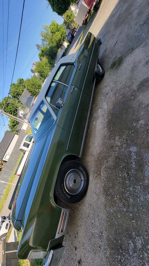 Lincoln-Continental-town-car-1974-green-136002