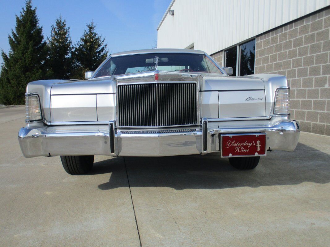 Lincoln-Mark-Series-1973-Silver-Red-50598-4