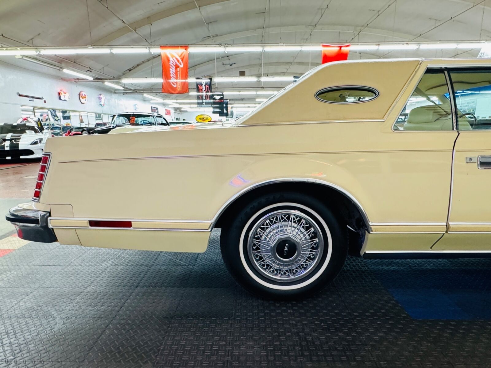 Lincoln-Mark-Series-1979-Cream-Tan-58530-29