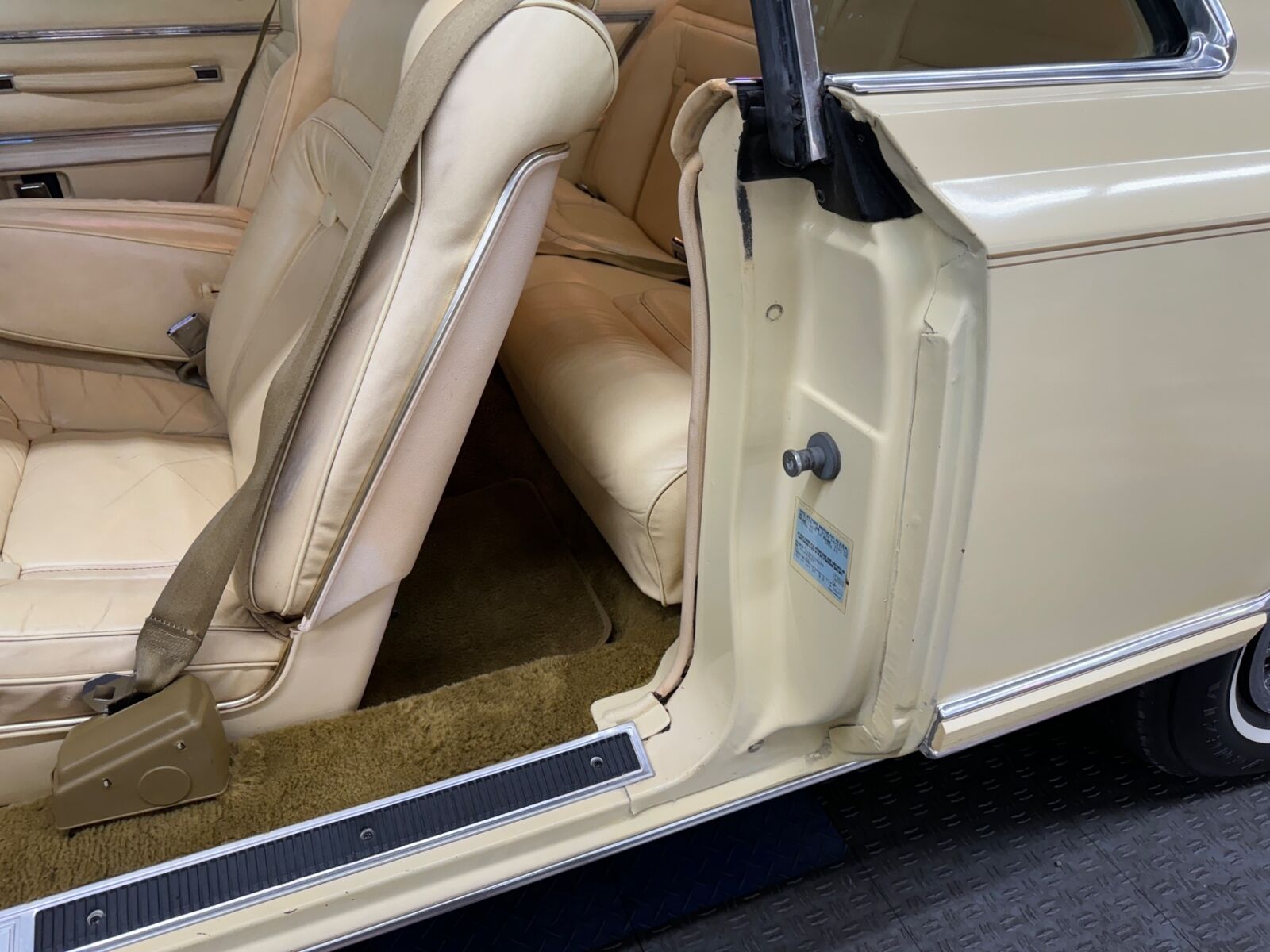 Lincoln-Mark-Series-1979-Cream-Tan-58530-39