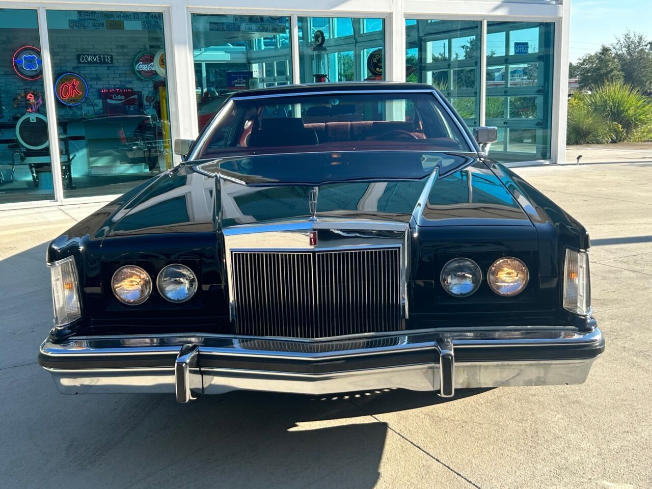 Lincoln-Mark-Series-Coupe-1979-Black-Red-70134-2