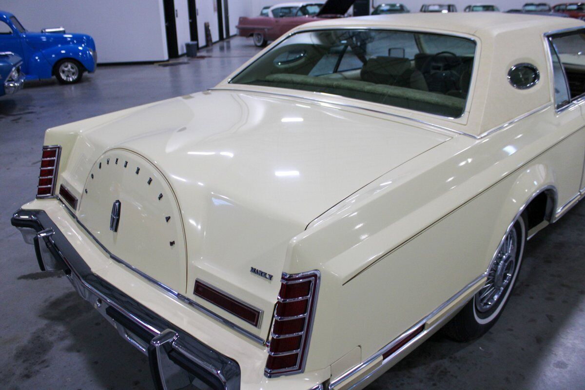 Lincoln-Mark-Series-Coupe-1979-Cream-Tan-22418-10