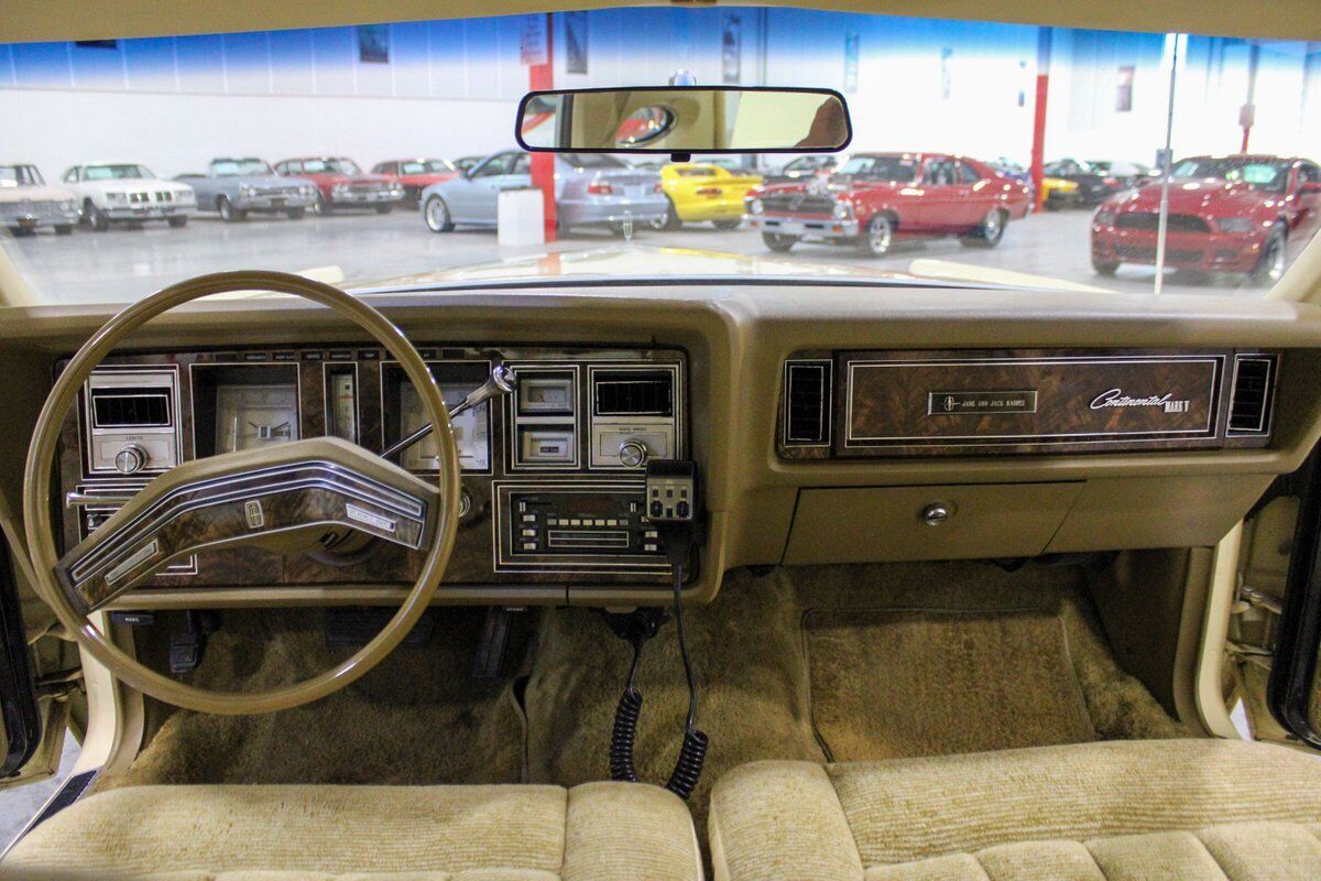 Lincoln-Mark-Series-Coupe-1979-Cream-Tan-22418-11