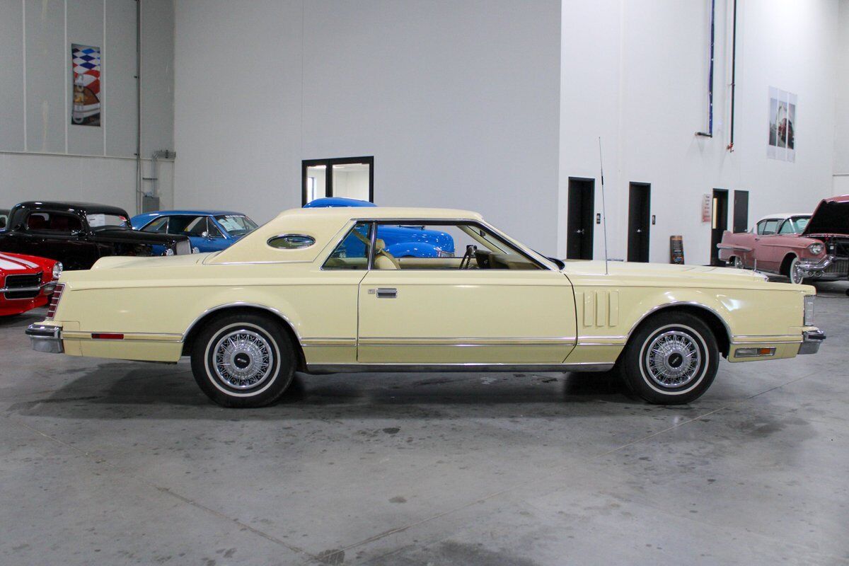 Lincoln-Mark-Series-Coupe-1979-Cream-Tan-22418-5