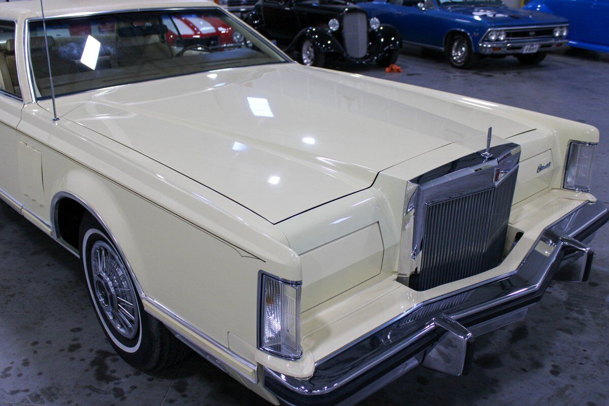 Lincoln-Mark-Series-Coupe-1979-Cream-Tan-22418-8